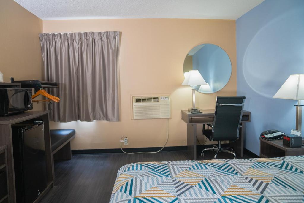 Motel 6 Litchfield, IL - Queen Room - Acceso A La Discapacidad - No Fumar