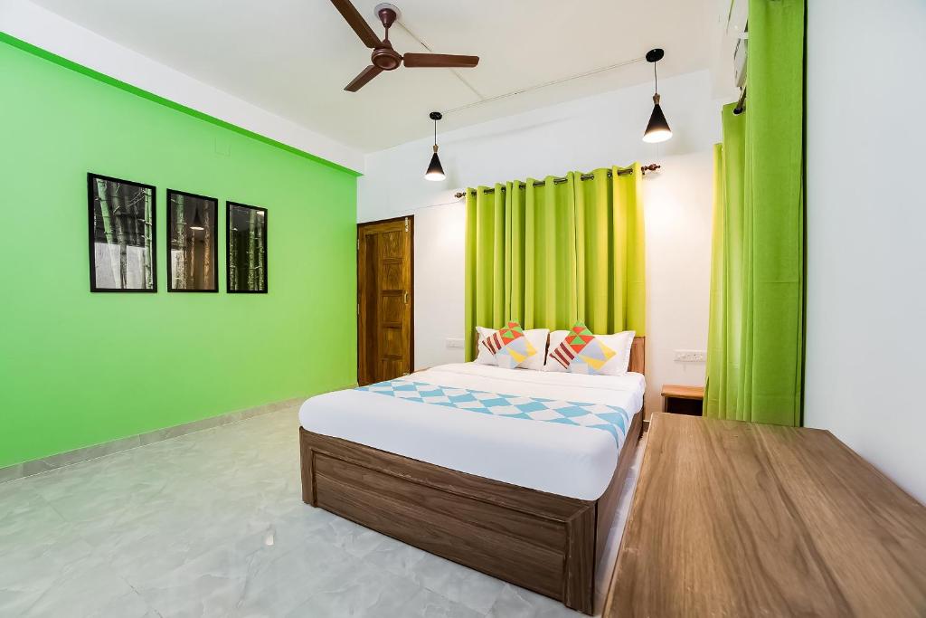 Postel nebo postele na pokoji v ubytování Hotel O Khan Basera