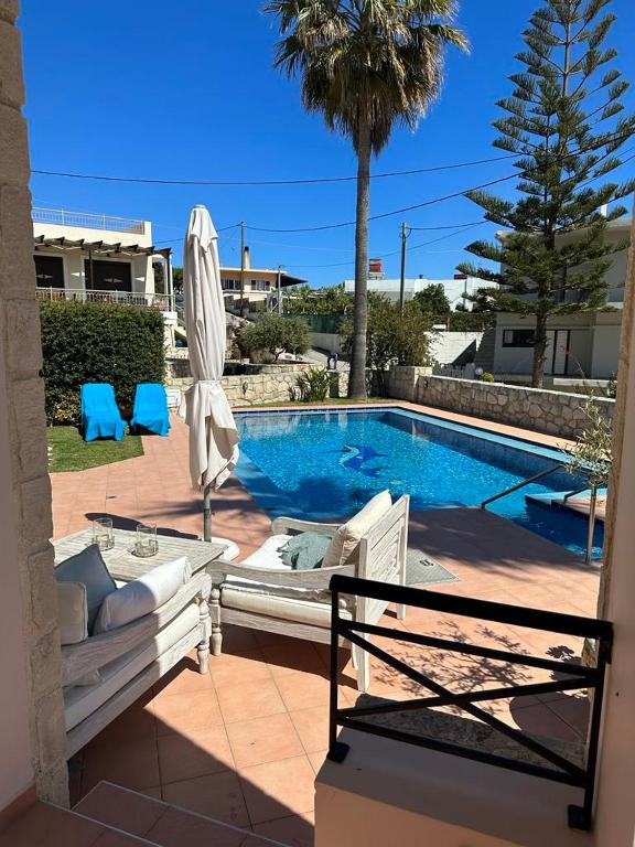 Bazén v ubytování Villa Harriet Maria with pool and ocean view Kolimbari, Chania nebo v jeho okolí