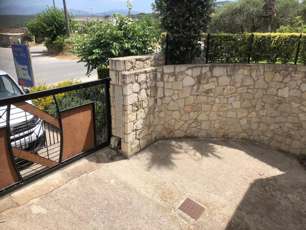 Balkón nebo terasa v ubytování Villa Harriet Maria with pool and ocean view Kolimbari, Chania