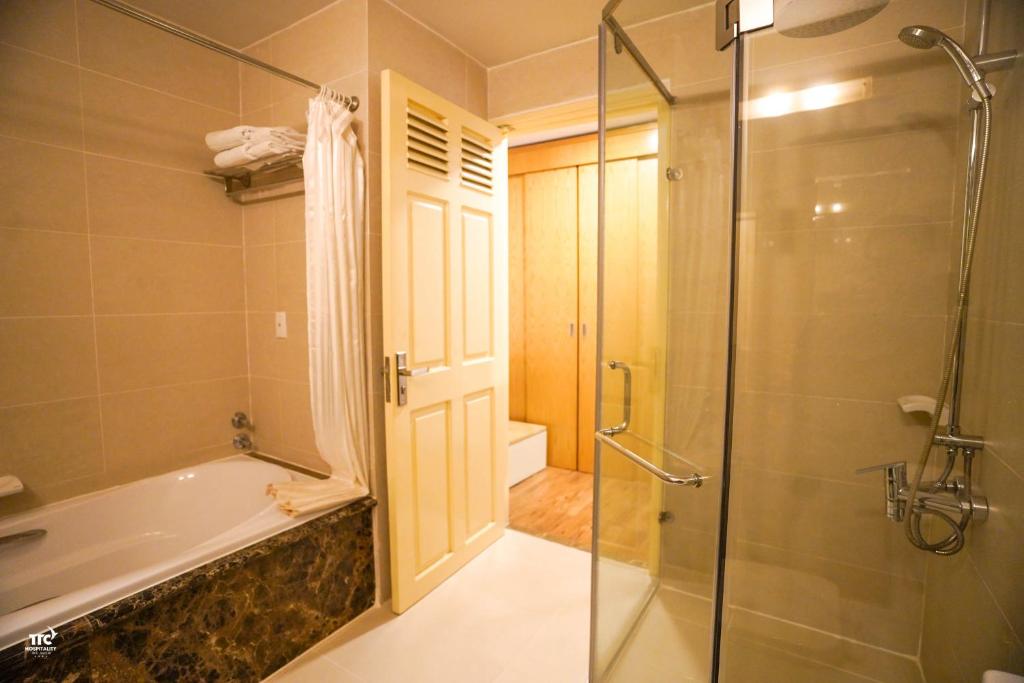 Suite Nhìn Ra Hồ