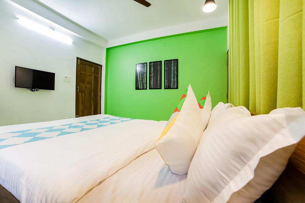 TV a/nebo společenská místnost v ubytování Hotel O Khan Basera