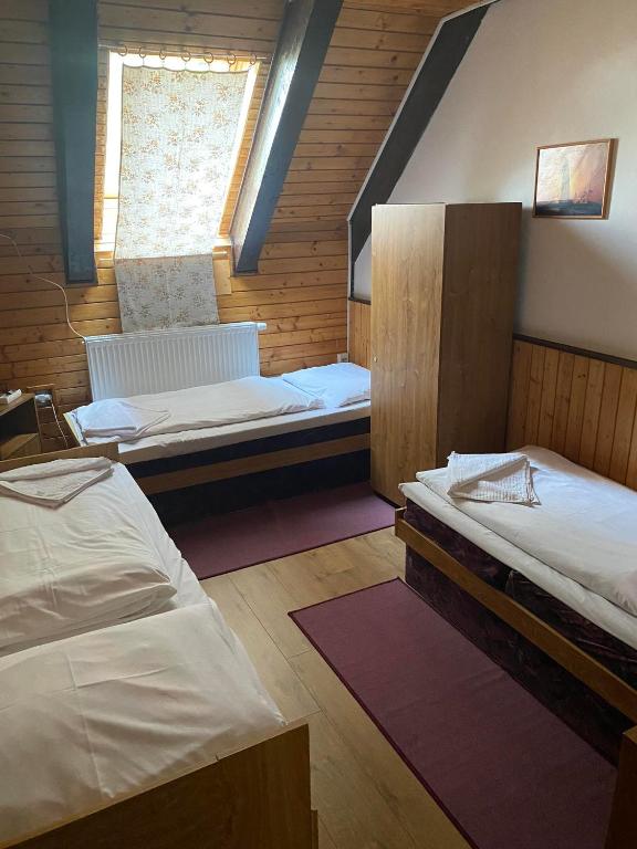 Postel nebo postele na pokoji v ubytování Penzión Zátoka