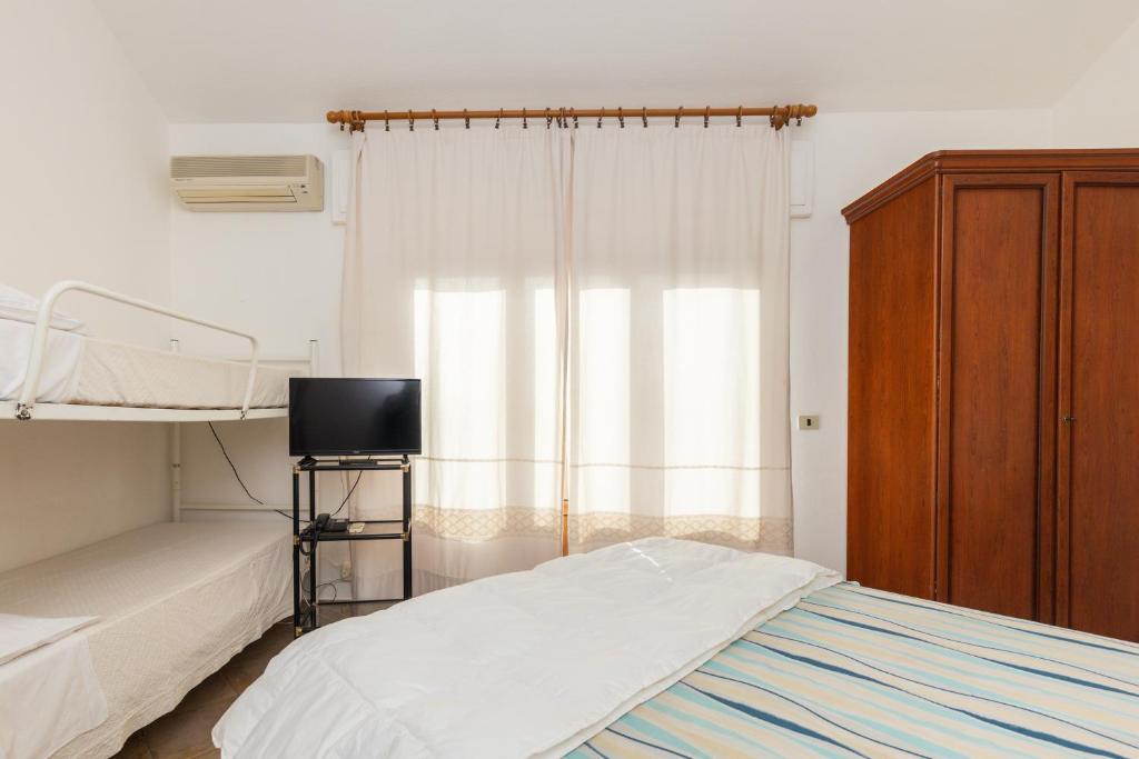Hotel Donatella - Family Room (2 Adults + 2 Children)