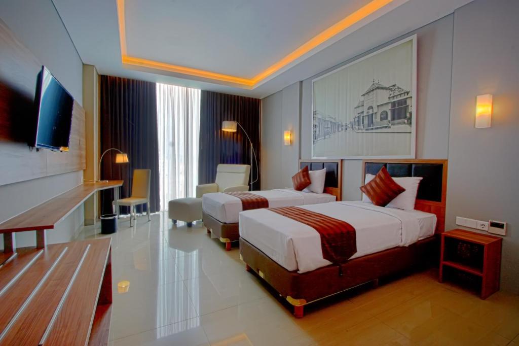 Postel nebo postele na pokoji v ubytování Pasar Baru Square Hotel Bandung