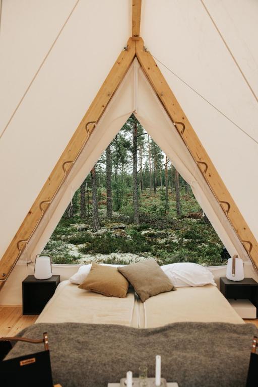 Postel nebo postele na pokoji v ubytování Happie Camp - Ängasjö