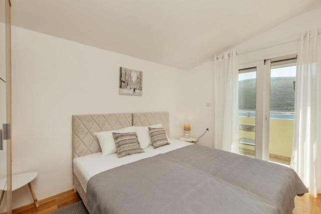 Postel nebo postele na pokoji v ubytování Vasiljevic Grand Apartment