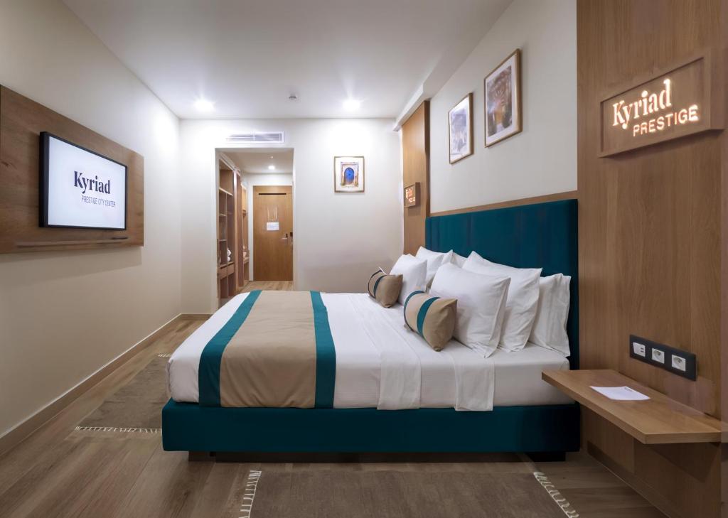 Postel nebo postele na pokoji v ubytování Kyriad Prestige City Center Tunis