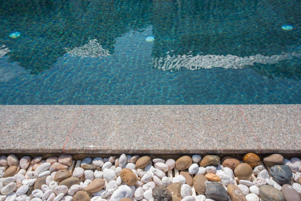 Bazén v ubytování Suksompong Resort nebo v jeho okolí