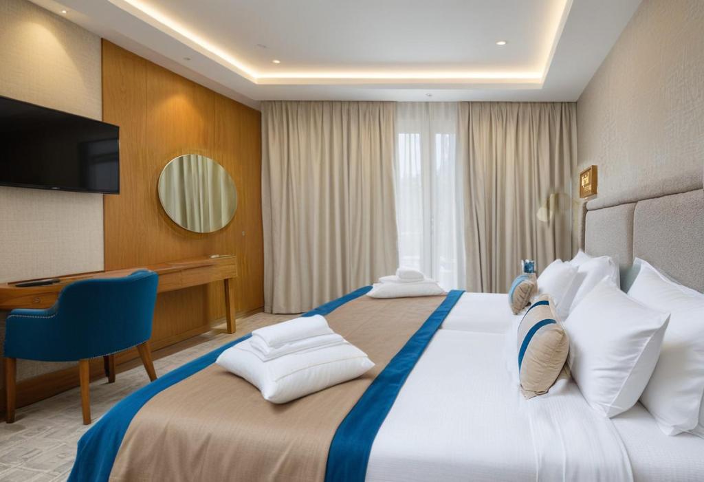 Postel nebo postele na pokoji v ubytování Kyriad Prestige City Center Tunis