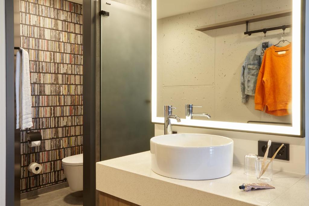 REVERB by Hard Rock Hamburg - Resim 3