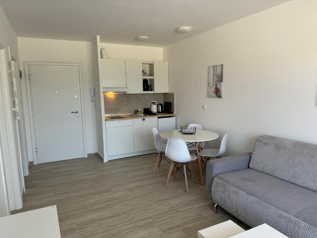 Kuchyň nebo kuchyňský kout v ubytování Apartman VERA Srebrno Jezero