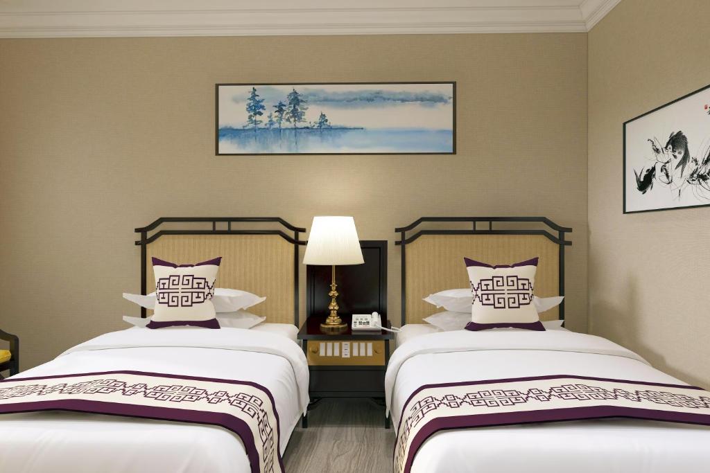 Postel nebo postele na pokoji v ubytování Yindo Jasper Hotel Zhuhai