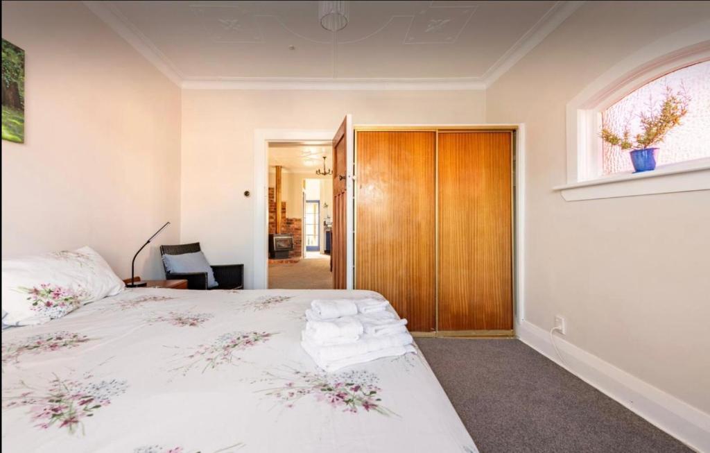 Cozy homestay room with garden view, free parking & fast Wi-Fi - Resim 11