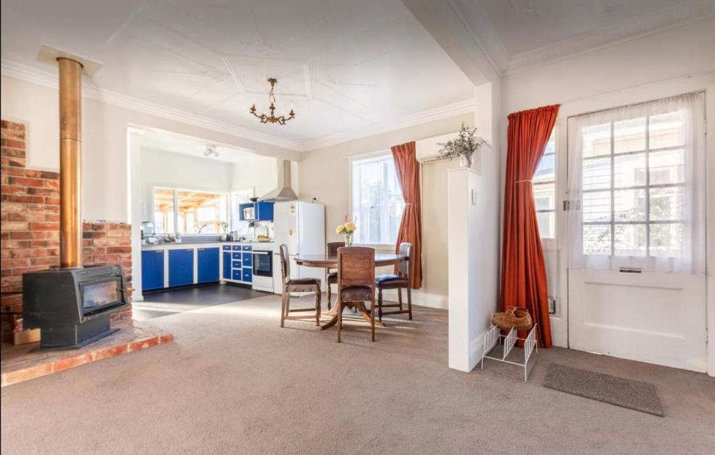 Cozy homestay room with garden view, free parking & fast Wi-Fi - Resim 2