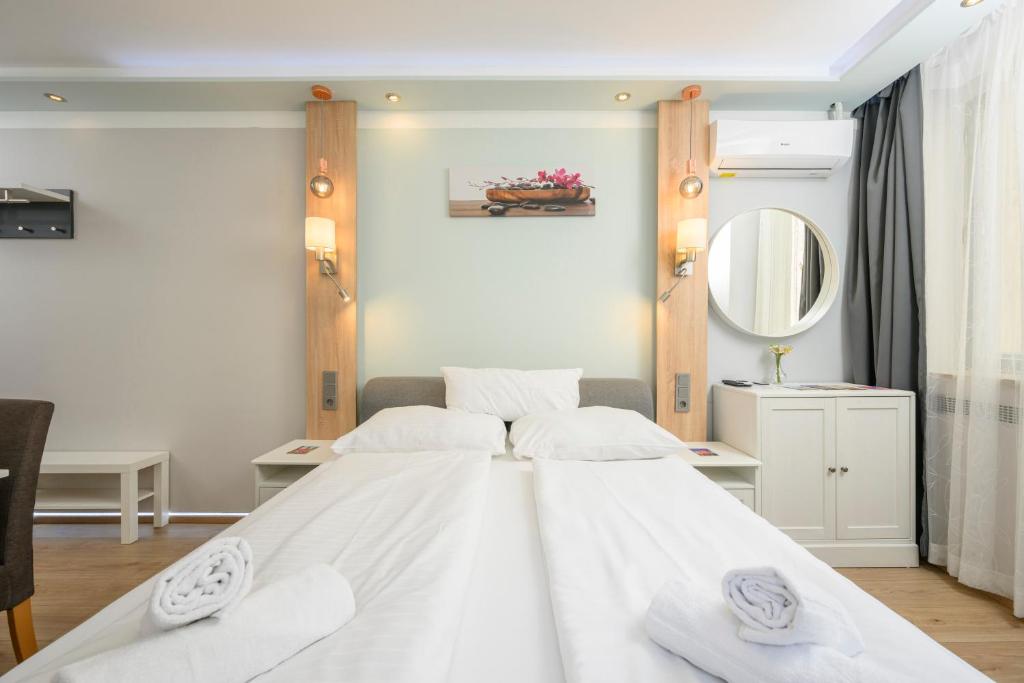 Palais Pálffy Apartments Vienna - Resim 2