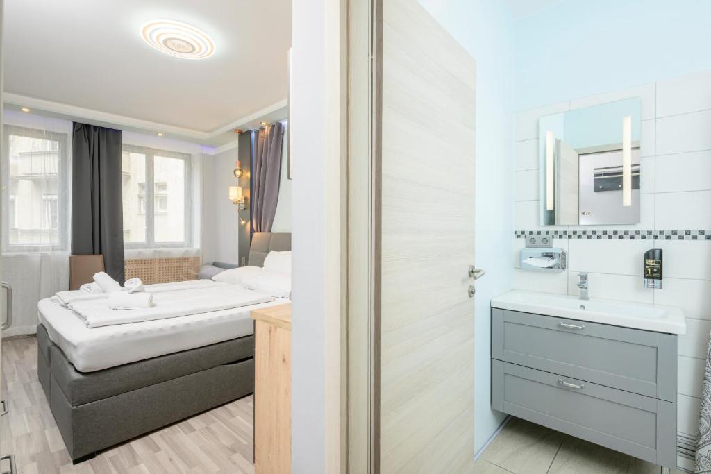 Palais Pálffy Apartments Vienna - Resim 43