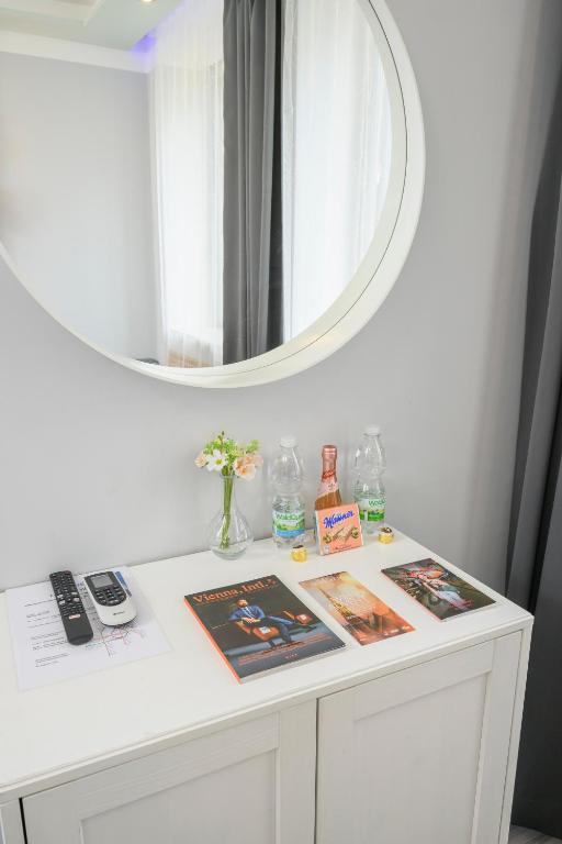 Palais Pálffy Apartments Vienna - Resim 24