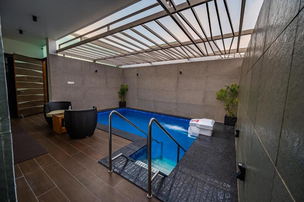 Bazén v ubytování S R Luxury Stays nebo v jeho okolí