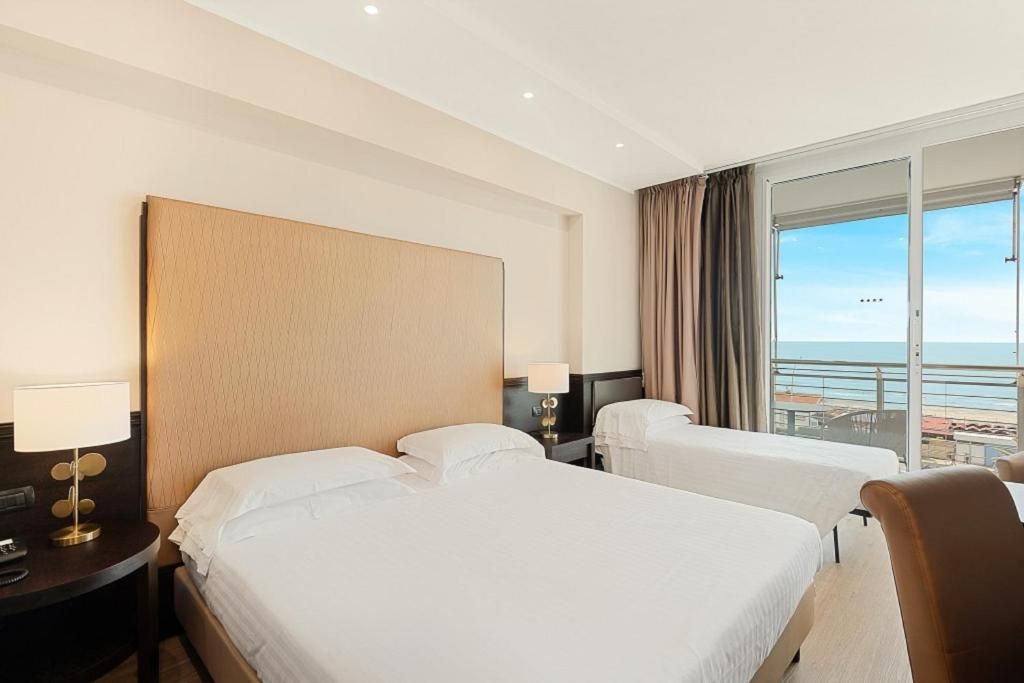 Hotel Excelsior - Habitación Triple Con Balcón