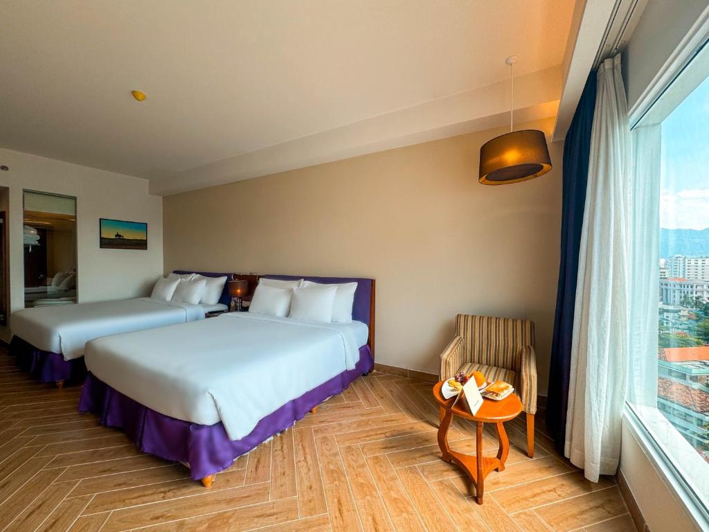 Phòng Gia Đình Deluxe Nhìn Ra Thành Phố