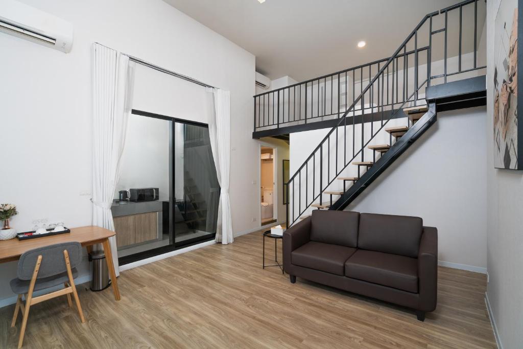 
Deluxe Two-Bedroom Suite with One King Bed and One Queen Bed - Duplex/Non-Smoking
