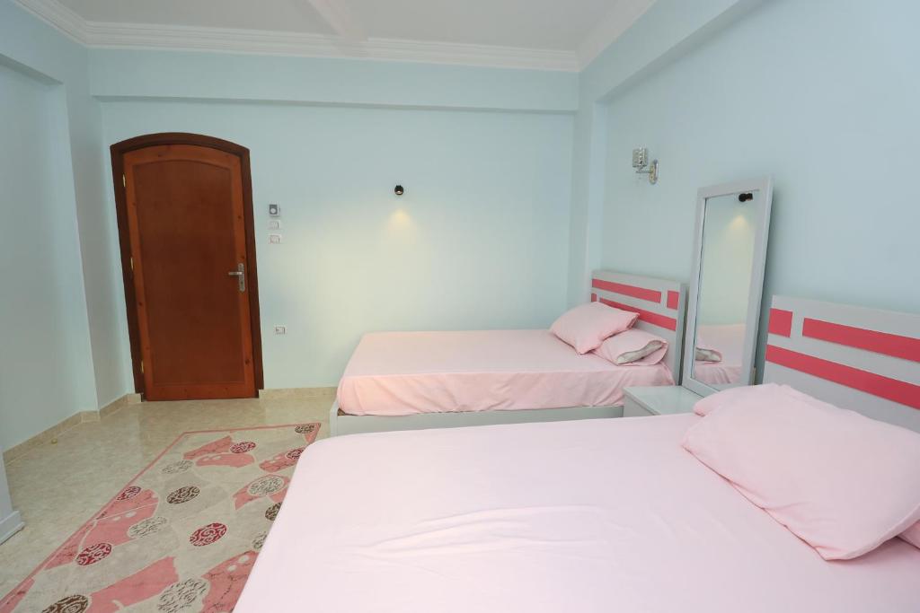 Postel nebo postele na pokoji v ubytování Ramsses Palace