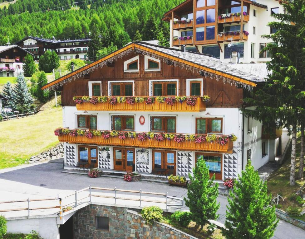 Budova, kde se hotel nachází
