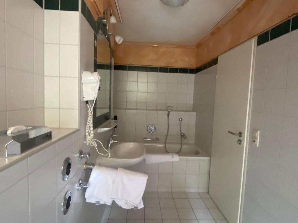 Koupelna v ubytování Hotel zum Maximilian