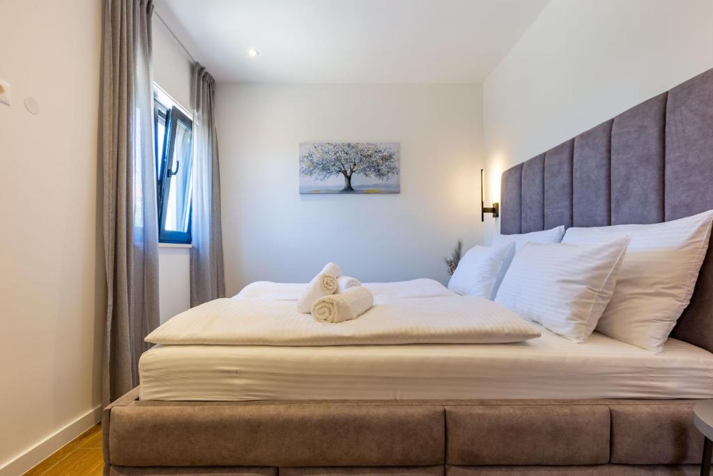 Casa MiA Apartments with parking - 13