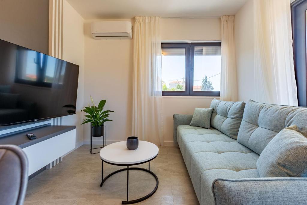 Casa MiA Apartments with parking - 11