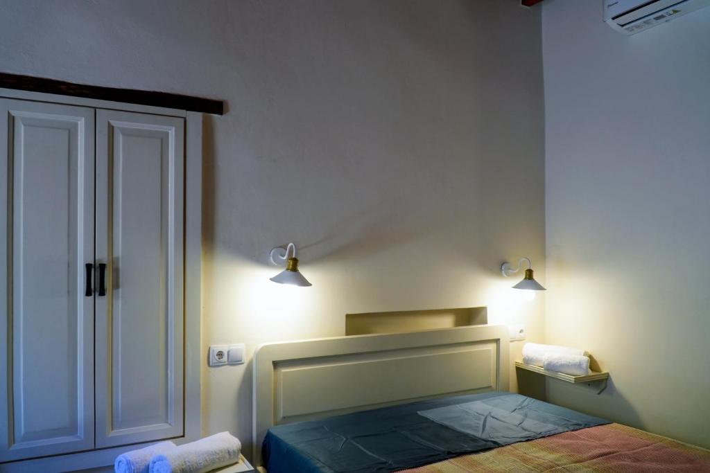 Ein Bett oder Betten in einem Zimmer der Unterkunft Symi Uptown Carmine