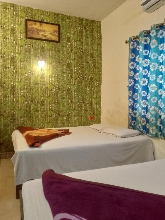 Postel nebo postele na pokoji v ubytování Sachin cottage