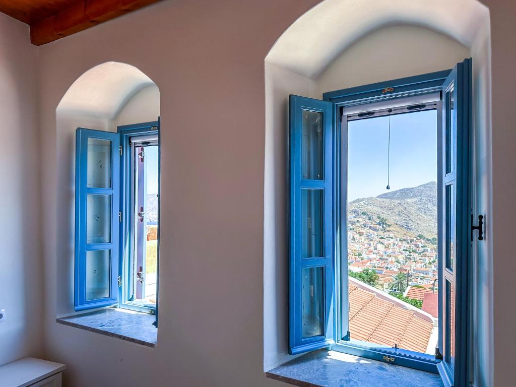 Ein allgemeiner Bergblick oder ein Berglick von der Ferienwohnung aus