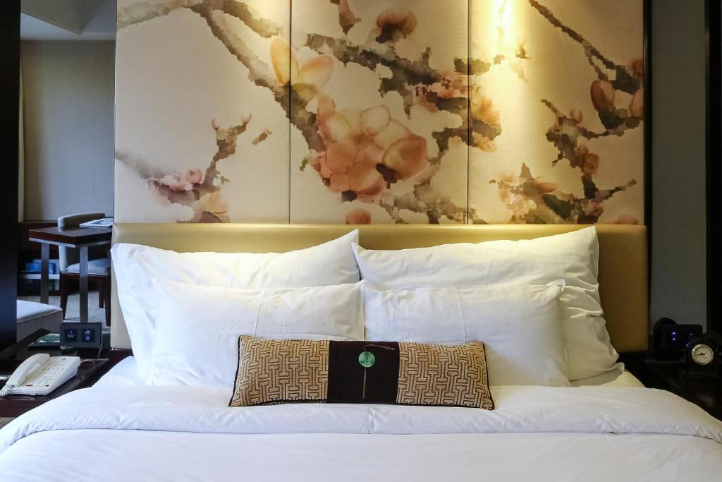 Postel nebo postele na pokoji v ubytování Guangdong Yingbin Hotel-Free Canton Fair Shuttle Bus