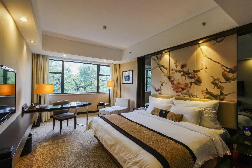 Postel nebo postele na pokoji v ubytování Guangdong Yingbin Hotel-Free Canton Fair Shuttle Bus