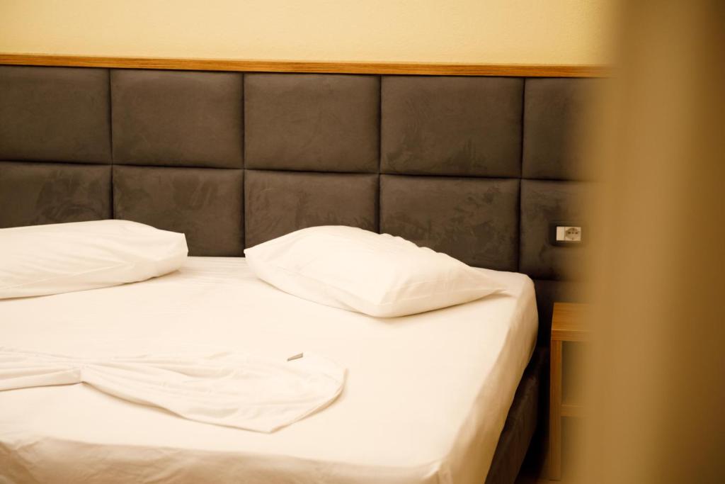 Postel nebo postele na pokoji v ubytování Hotel Cajupi