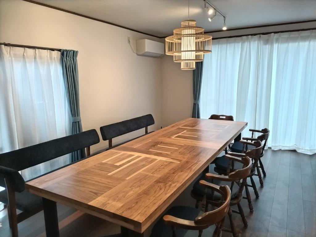 a conference room with a wooden table and chairs at Nikko Holiday Home Sumica in Nikko