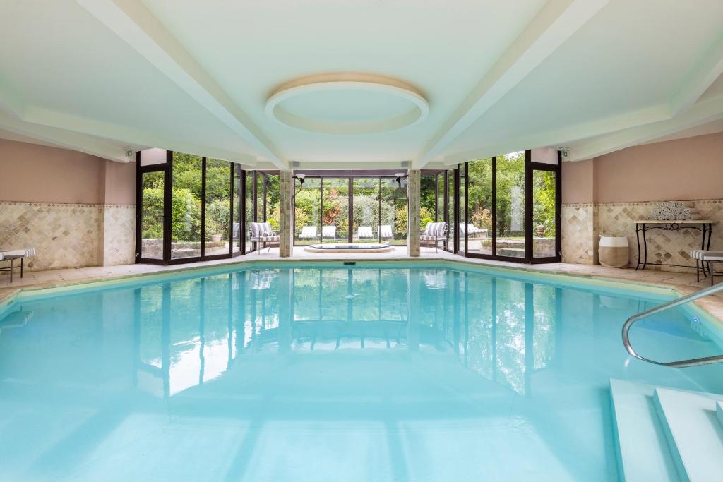 Bazén v ubytování Briqueterie Champagne, A Beauvallon Hotel nebo v jeho okolí