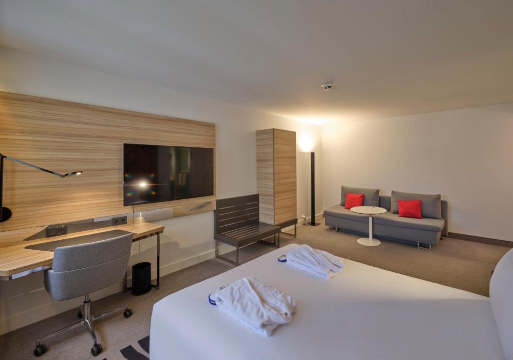 Novotel München City - Executive Double Room With Sofa Bed