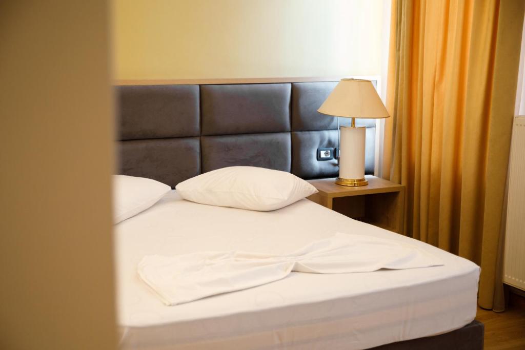 Postel nebo postele na pokoji v ubytování Hotel Cajupi