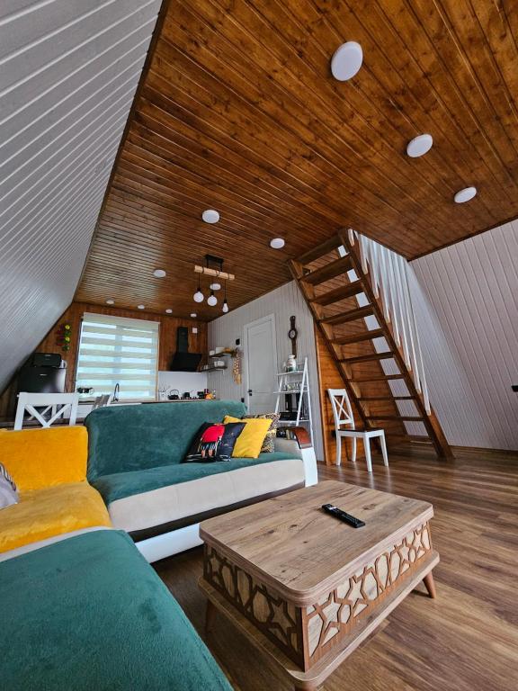 Posezení v ubytování B&B Cottage in Mestia