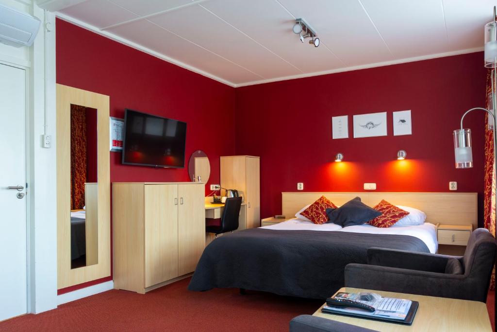 Postel nebo postele na pokoji v ubytování Hotel Oepkes
