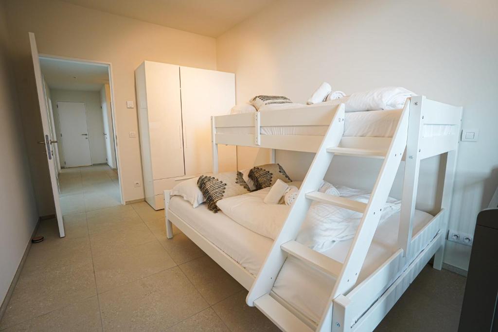Postel nebo postele na pokoji v ubytování Huswell - Beautiful apartment with communal pool and gym