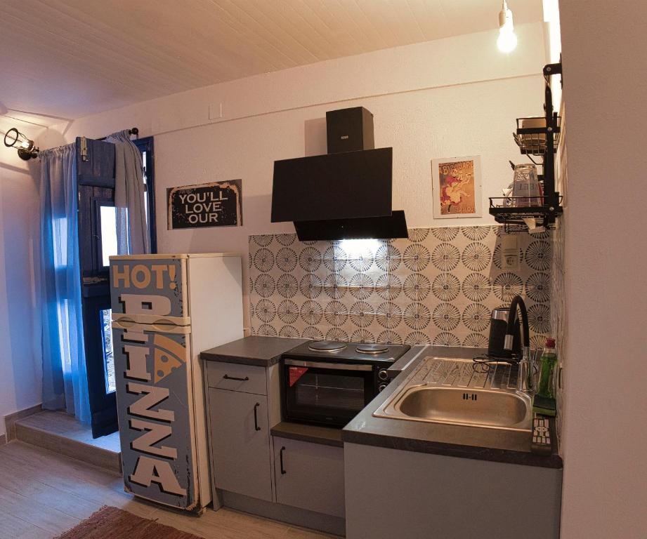 Kuchyň nebo kuchyňský kout v ubytování Stamatis Rooms