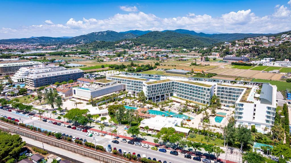 Pemandangan gunung umum atau pemandangan gunung yang diambil dari hotel