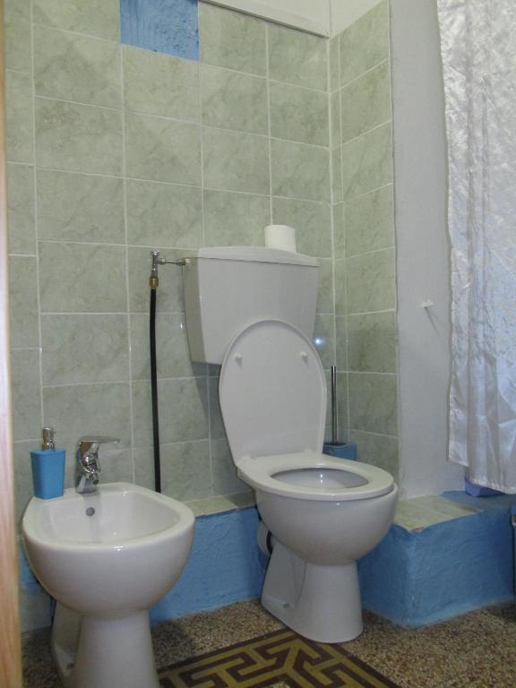Guest House Erika - Habitación Cuádruple Con Baño Privado