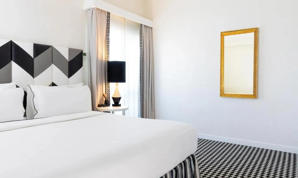 Signature King Suite, top floor with Balcony