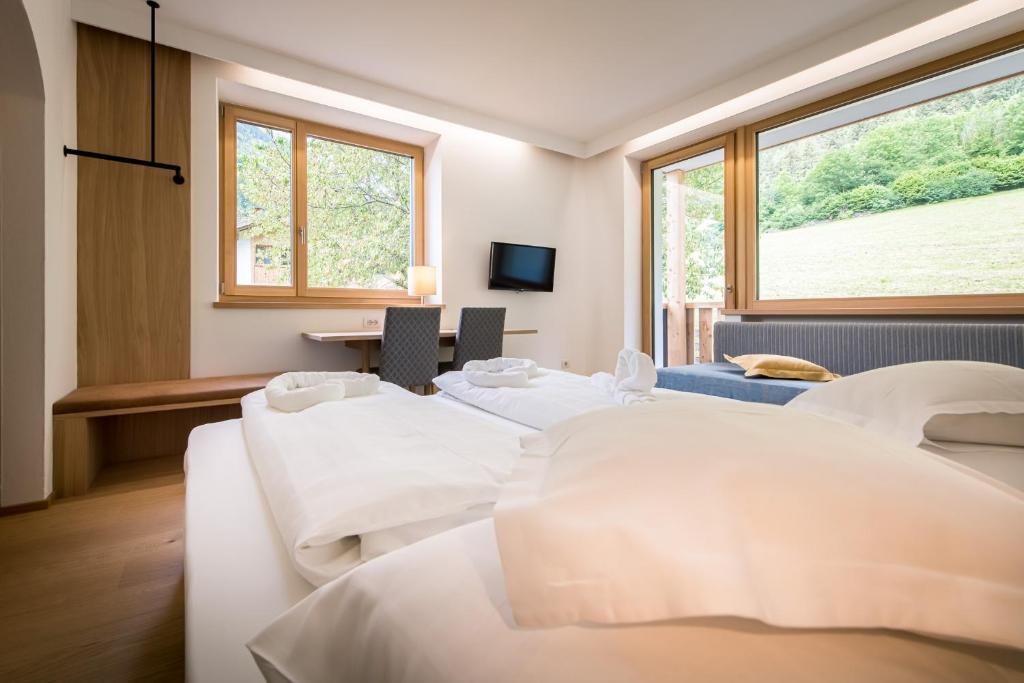 Postel nebo postele na pokoji v ubytování Hotel Taufers