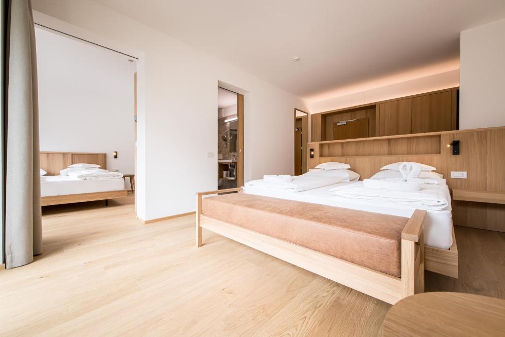 Postel nebo postele na pokoji v ubytování Hotel Taufers